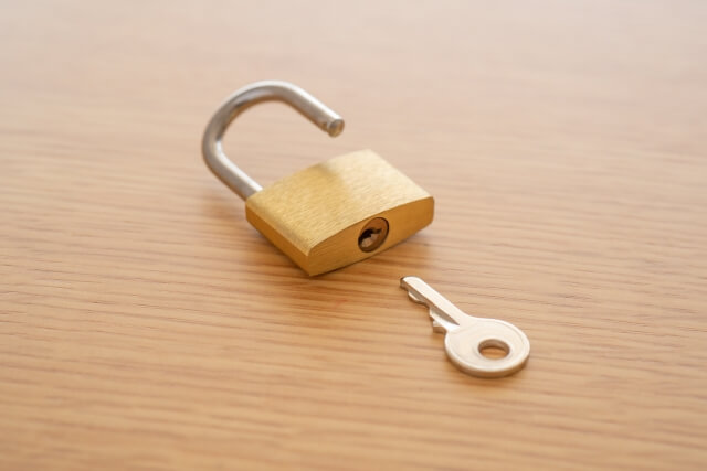 南京錠の開け方をプロが解説 開かない時の効果的な対処法 おすすめ情報 鍵開け 鍵交換 鍵修理 鍵のことなら鍵専門 鍵のかけつけ本舗 公式