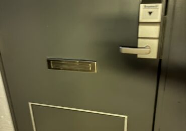 京都市太秦　集合住宅玄関　電子錠（スマートロック）　鍵開けの施工事例画像